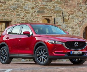 Đánh giá xe Mazda CX-5 2018: Gương xe.