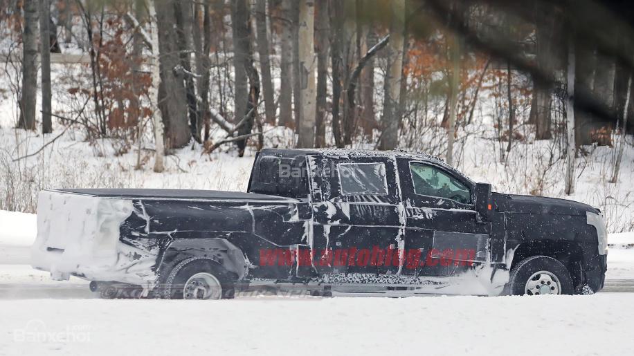 Tóm gọn Chevrolet Silverado HD 2020 chạy thử trên tuyết 2a