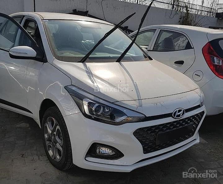 Hyundai i20 facelift 2018 lại lộ diện không che tại Ấn Độ trước ngày ra mắt - 1