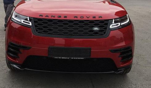 Range Rover Velar màu đỏ tươi độc nhất vô nhị cập cảng Việt Nam q3