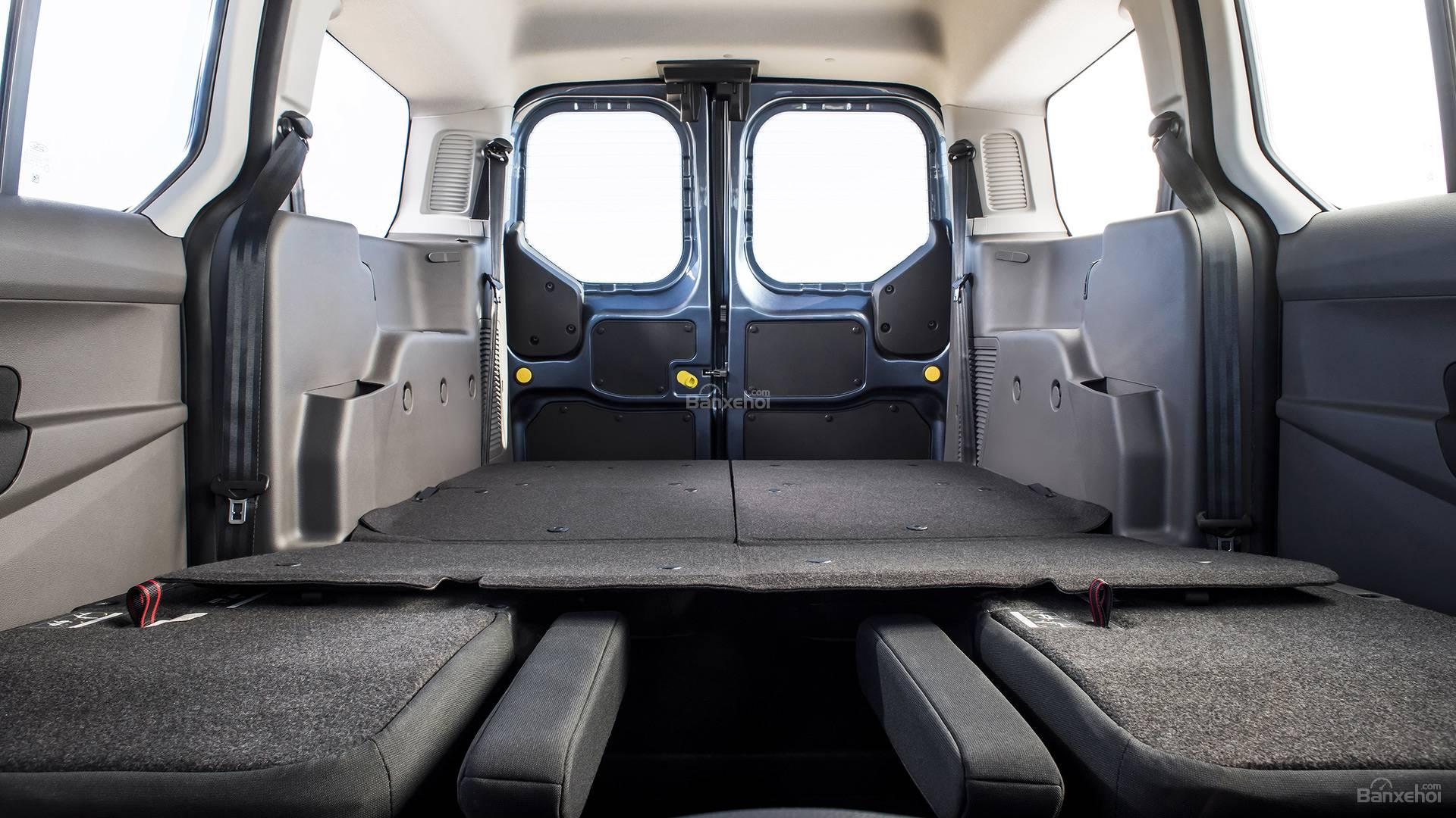 Khoang hành lý của Ford Transit Connect Wagon 2019 2