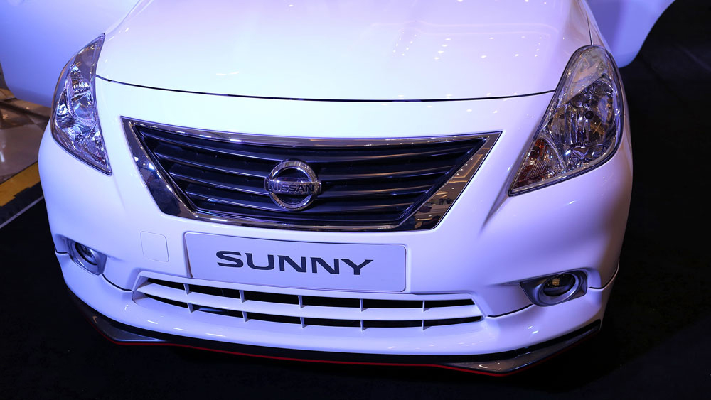Ảnh chụp lưới tản nhiệt xe Nissan Sunny Premium 2018