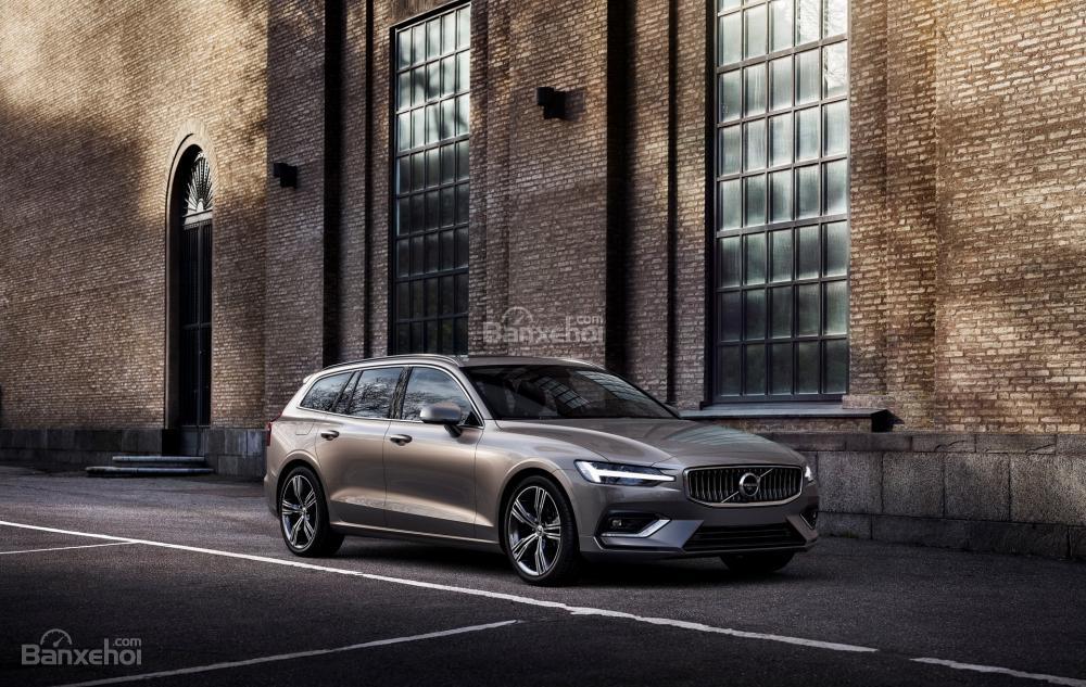 Volvo S60, Volvo V60 Cross Country mới sẽ ra mắt trong hè 2018 - 1