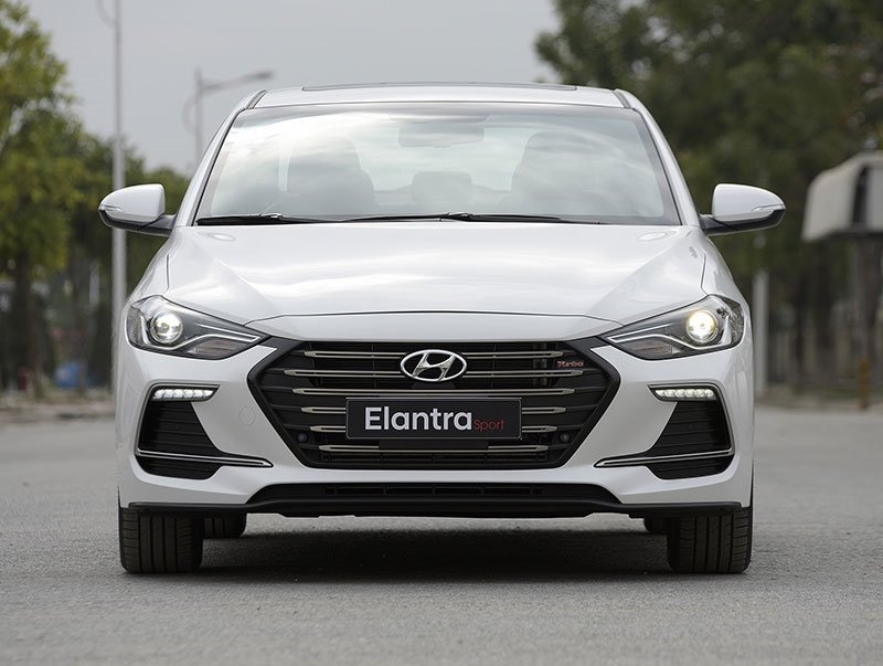 Hyundai Elantra Sport 2018 (2)