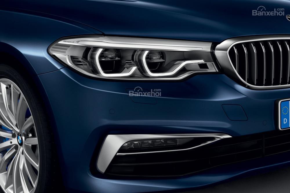  Đánh giá xe BMW 5-Series 2018: Cản va trước và đèn sương mù khác nhau ở các phiên bản a2