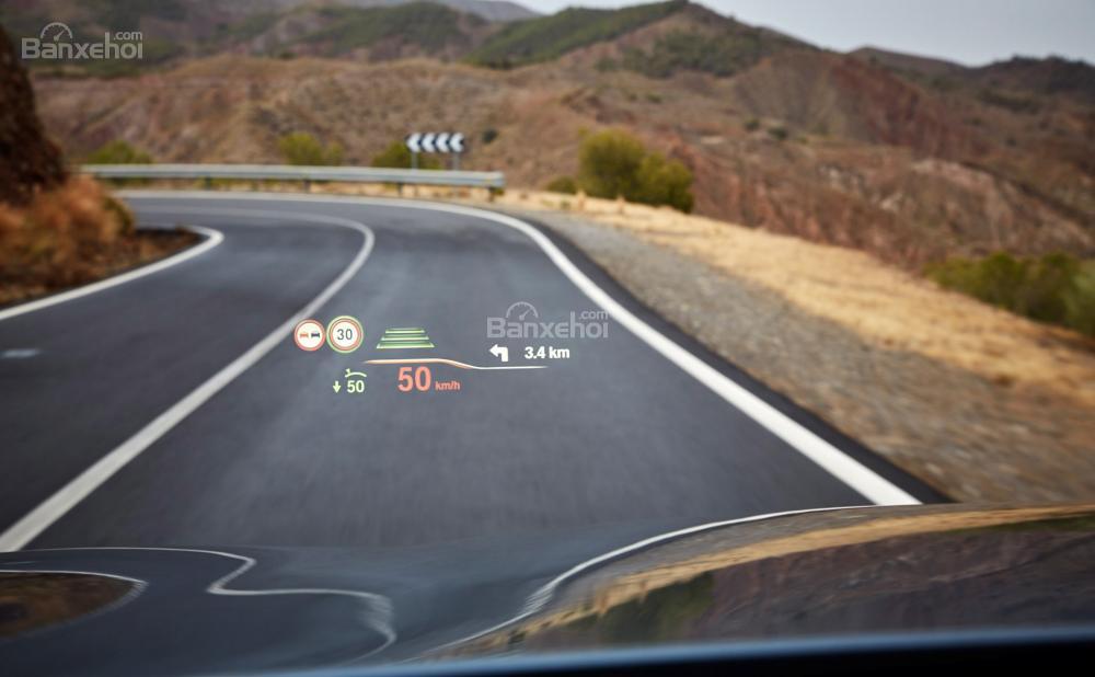 BMW 5-Series 2018 cung cấp tùy chọn màn hình HUD.