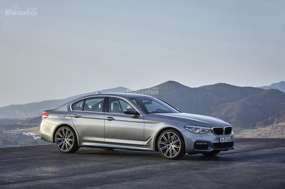 Đánh giá xe BMW 5-Series 2018: Biết cách lấy lòng khách hàng nhờ loạt ưu điểm "đáng tiền".