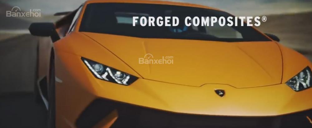 Lamborghini Huracan Performante Spyder tung video nhá hàng.