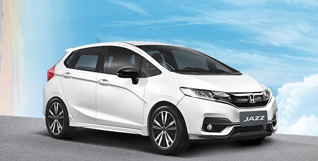 So sánh xe Honda Jazz 2018 và Toyota Yaris 2017 về đầu xe 3