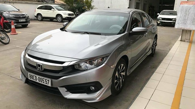 Hai bản Honda Civic mới về Việt Nam thiếu những trang bị gì? a2