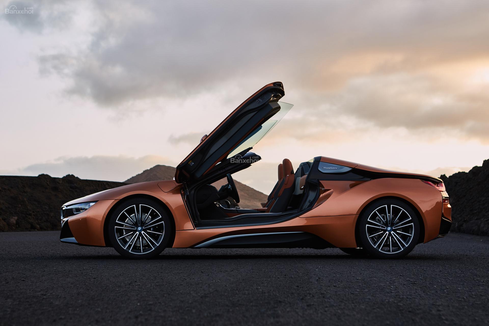 Siêu xe mui trần BMW i8 Roadster bắt đầu được xuất xưởng 1a