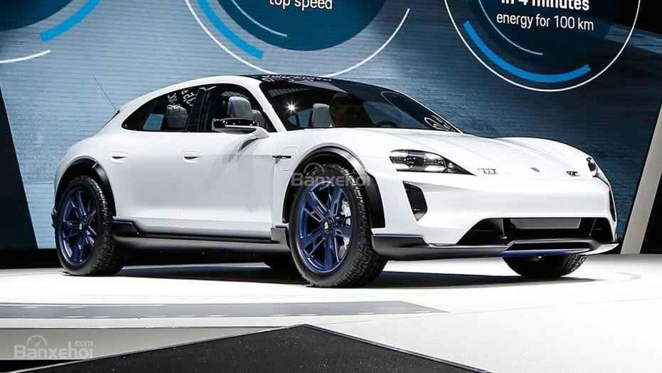 Porsche Mission E Cross Turismo bất ngờ xuất hiện.