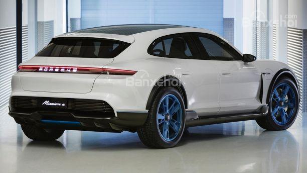 Porsche Mission E Cross Turismo bất ngờ xuất hiện - Ảnh 1.