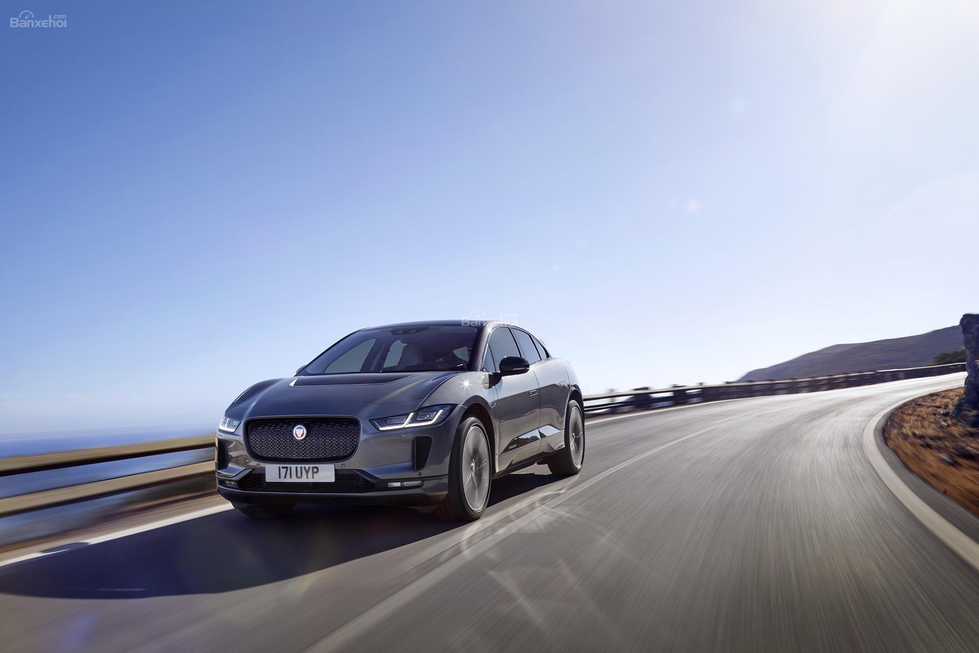 Jaguar I-Pace EV 2019 mở bán tại Mỹ từ cuối năm 2019 với giá từ 70.495 USD 1a