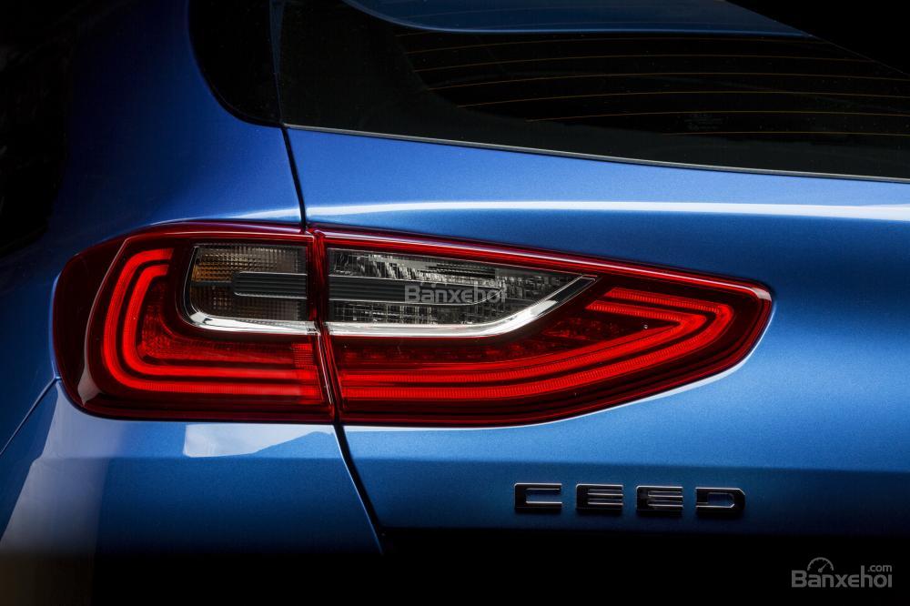 Đánh giá xe Kia Ceed 2019: Cụm đèn hậu.