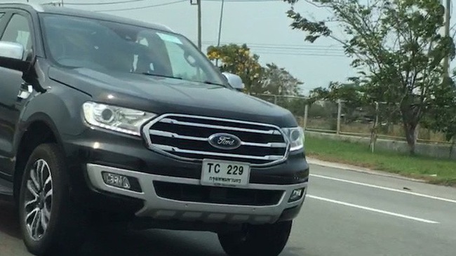 Ford Everest facelift 2019 tiếp tục "lộ hàng" khi chạy thử tại Thái Lan 1