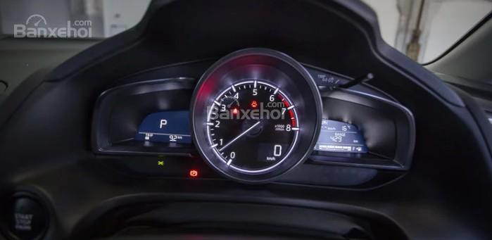 Mazda 3 bị bắt gặp với cụm đồng hồ mới - Ảnh 1.