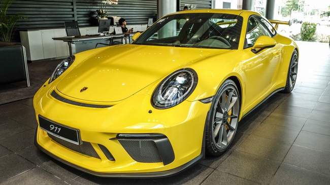 Soi chiếc Porsche 911 GT3 2018 nhập khẩu chính hãng đầu tiên tại Việt Nam 1