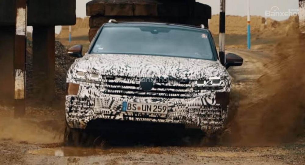 Ngắm Volkswagen Touareg 2019 "lăn lộn" ở Kazakhstan trước khi ra mắt tại Bắc Kinh - 1