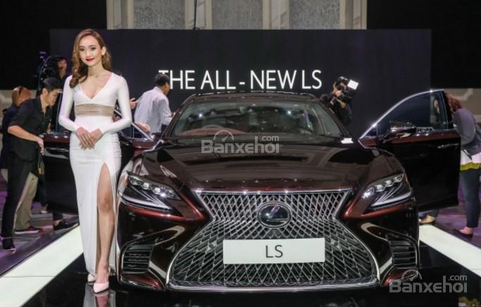 Lexus LS 2018 ra mắt thị trường Malaysia với giá từ 4,6 tỷ đồng.