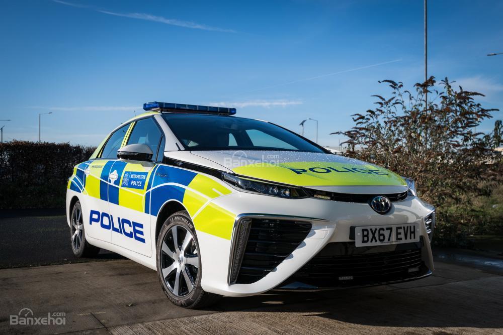 Toyota Mirai đến tay cảnh sát London - 1