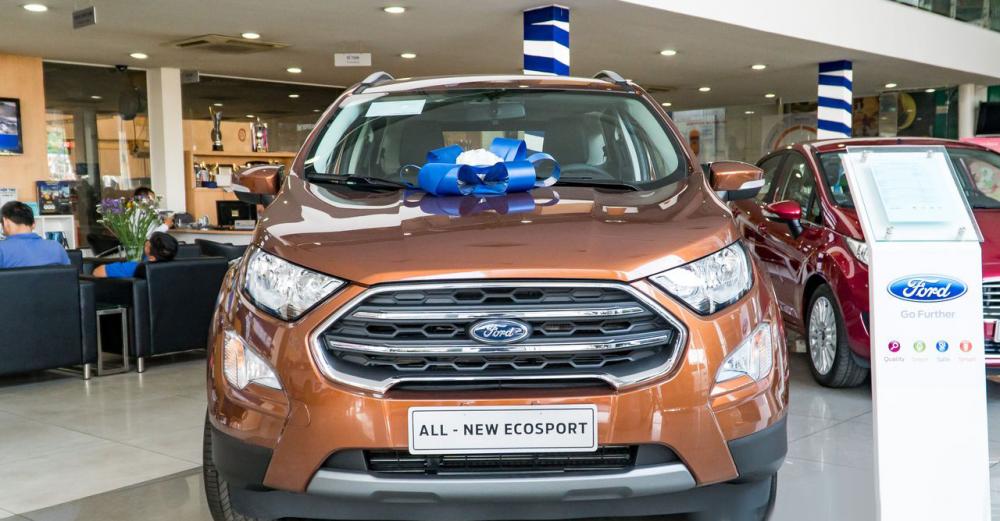 So sánh xe Ford Ecosport 2018 và Chevrolet Trax 2018 về đầu xe.