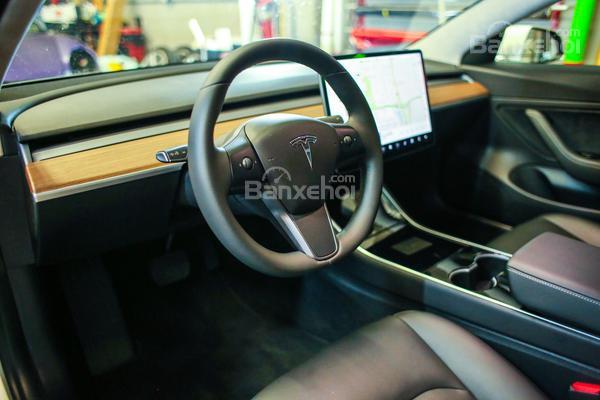 Đánh giá xe Tesla Model 3 2018: Không có đồng hồ lái truyền thống.