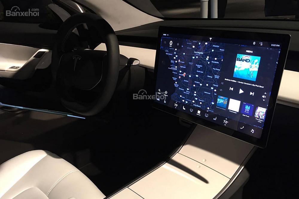  Đánh giá xe Tesla Model 3 2018: Màn hình thông tin duy nhất 15 inch tiêu chuẩn.