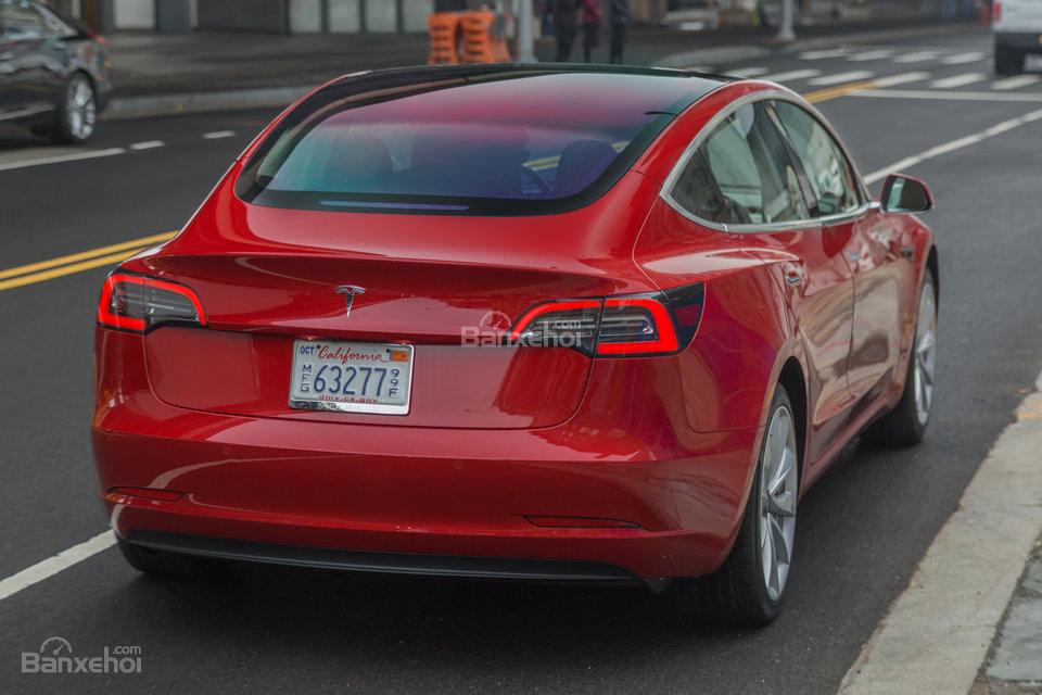 Đuôi xe Tesla Model 3 2018