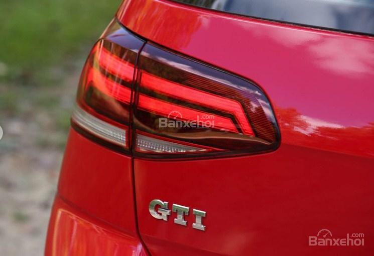 Đánh giá xe Volkswagen Golf GTI 2018 về thiết kế đuôi xe 3a