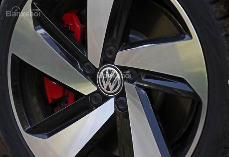 Đánh giá xe Volkswagen Golf GTI 2018 về thiết kế thân xe 3a