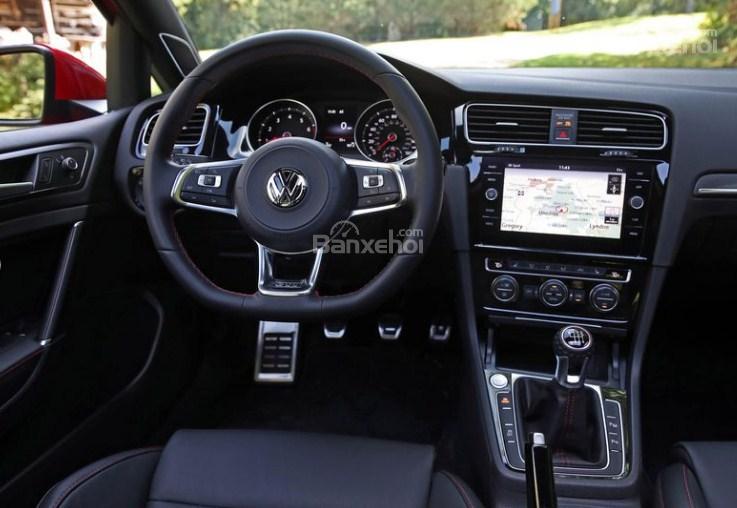 Đánh giá xe Volkswagen Golf GTI 2018 về trang bị tiện nghi 0a