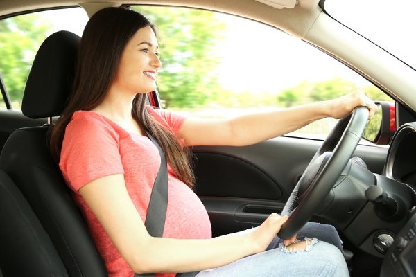 Hành trình lái xe của phụ nữ: Phụ nữ có thai càng cần cẩn thận hơn khi lái xe.