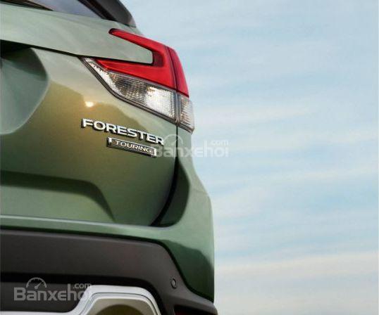 Subaru Forester 2019 chính thức tung teaser hé lộ thiết kế đuôi xe.