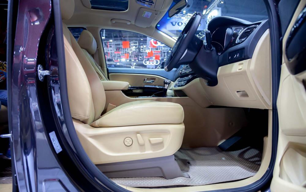 Cận cảnh Kia Sedona facelift xuất hiện tại triển lãm Bangkok 2018 - Ảnh 4.