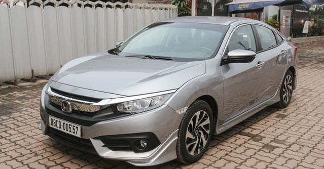 Ảnh chụp trước xe Honda Civic 1.8E 2018