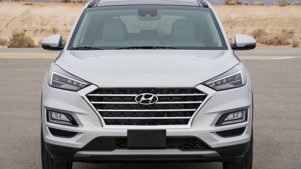 So sánh Hyundai Tucson 2019 mới và Hyundai Tucson 2018 cũ về đầu xe a1