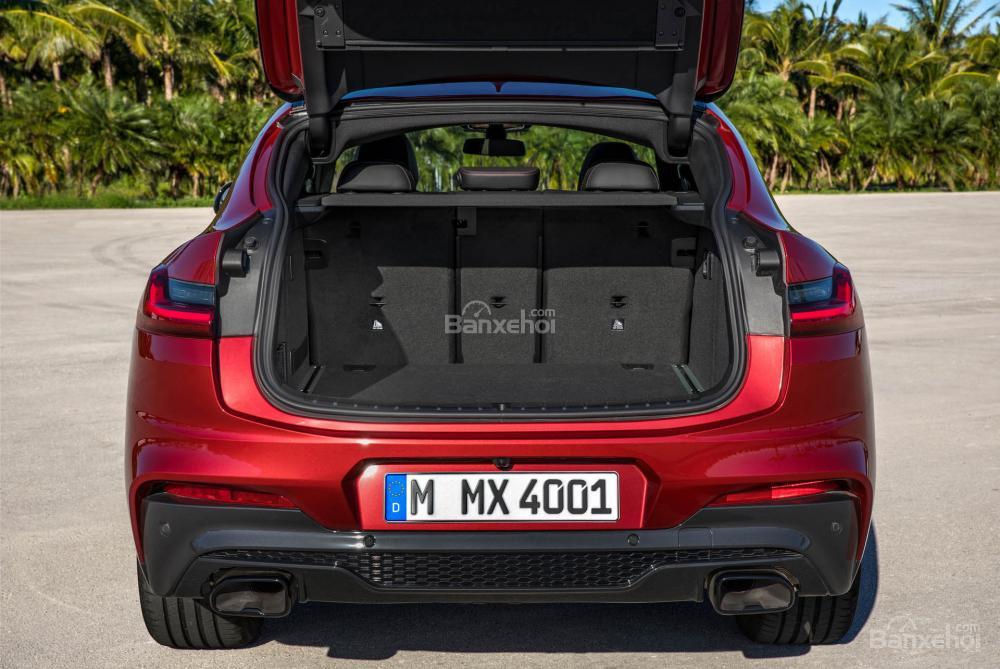 Đánh giá xe BMW X4 2019: Khoang hành lý sau khá rộng.