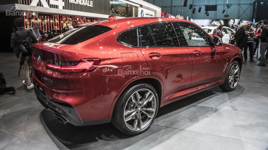Đánh giá xe BMW X4 2019: Hông xe.
