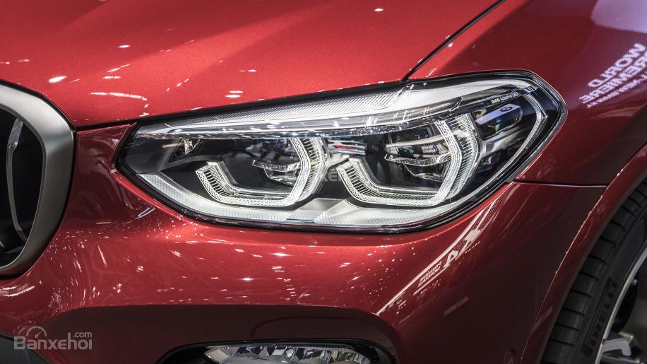 Đánh giá xe BMW X4 2019: Đèn pha.