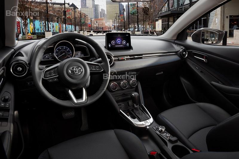 Đánh giá xe Toyota Yaris sedan 2019: Khoang nội thất mang âm hưởng của Mazda.