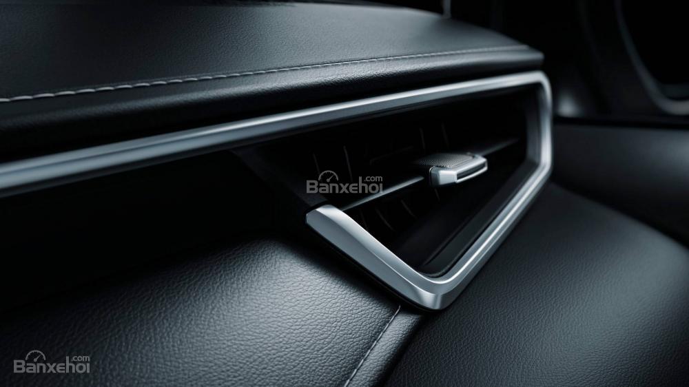  Đánh giá xe Toyota Corolla Hatchback 2019: Cửa gió điều hòa cho hàng ghế trước.