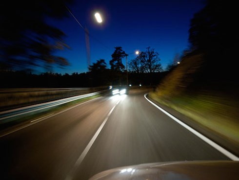 Kinh nghiệm lái xe ô tô ban đêm đảm bảo sự an toàn 2