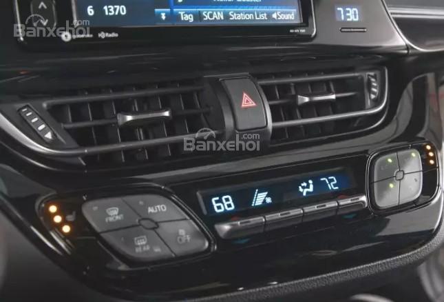 Đánh giá xe Toyota C-HR 2017: Xe được trang bị nhiều công nghệ hiện đại.