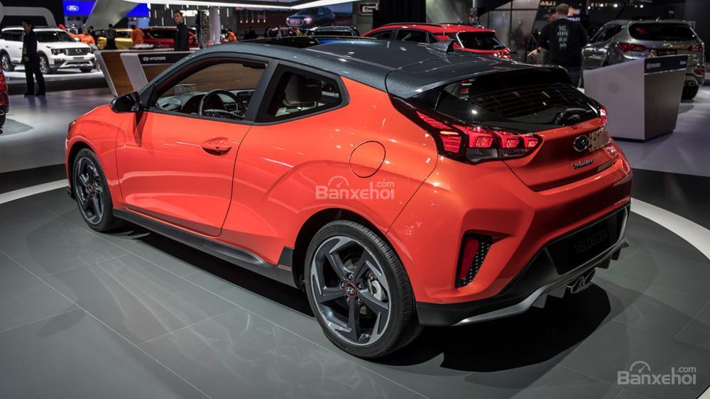 Đánh giá xe Hyundai Veloster 2019: Đuôi xe.