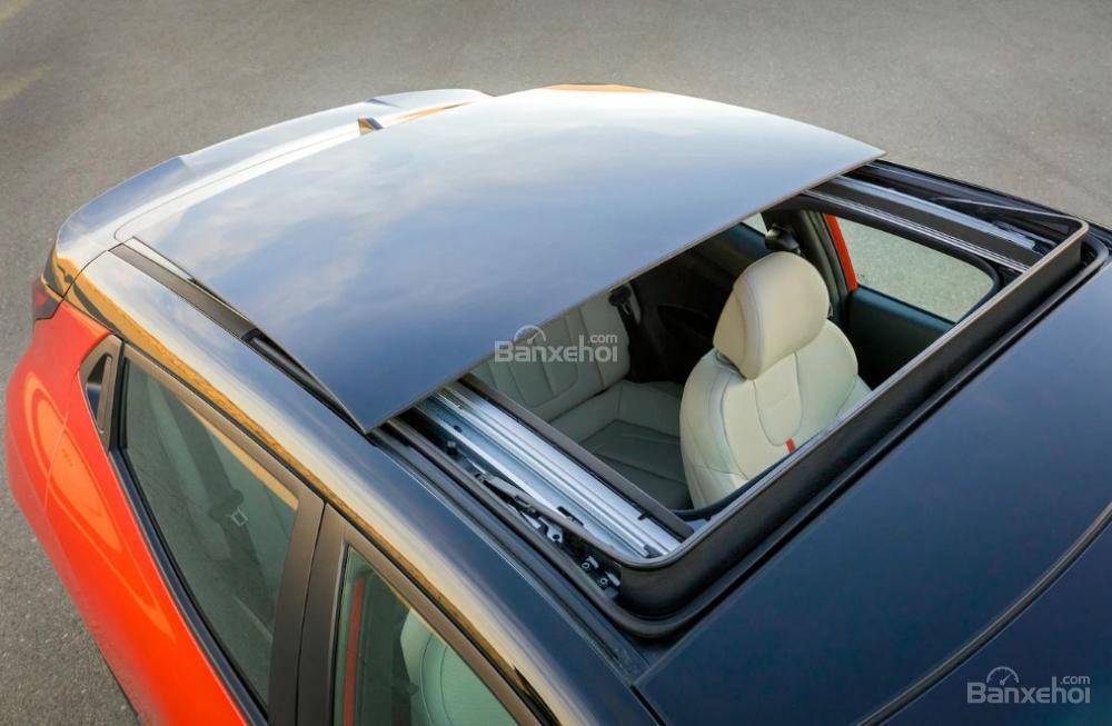 Đánh giá xe Hyundai Veloster 2019: Cửa sổ trời.