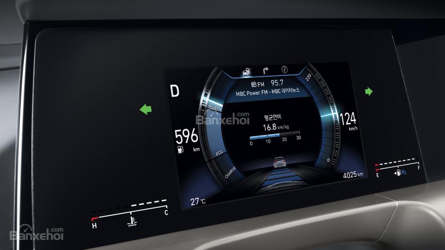 Đánh giá xe Hyundai Nexo 2019: Bảng điều khiển với 2 màn hình hiển thị 2a