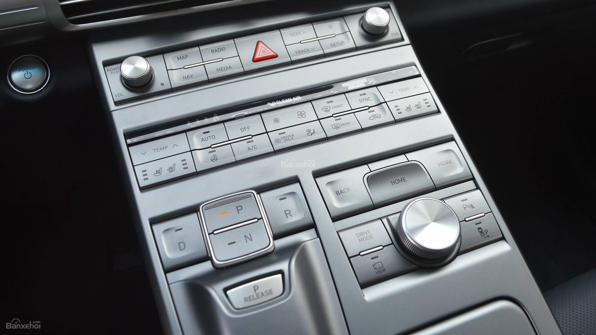 Đánh giá xe Hyundai Nexo 2019: Cụm phím điều khiển trung tâm z