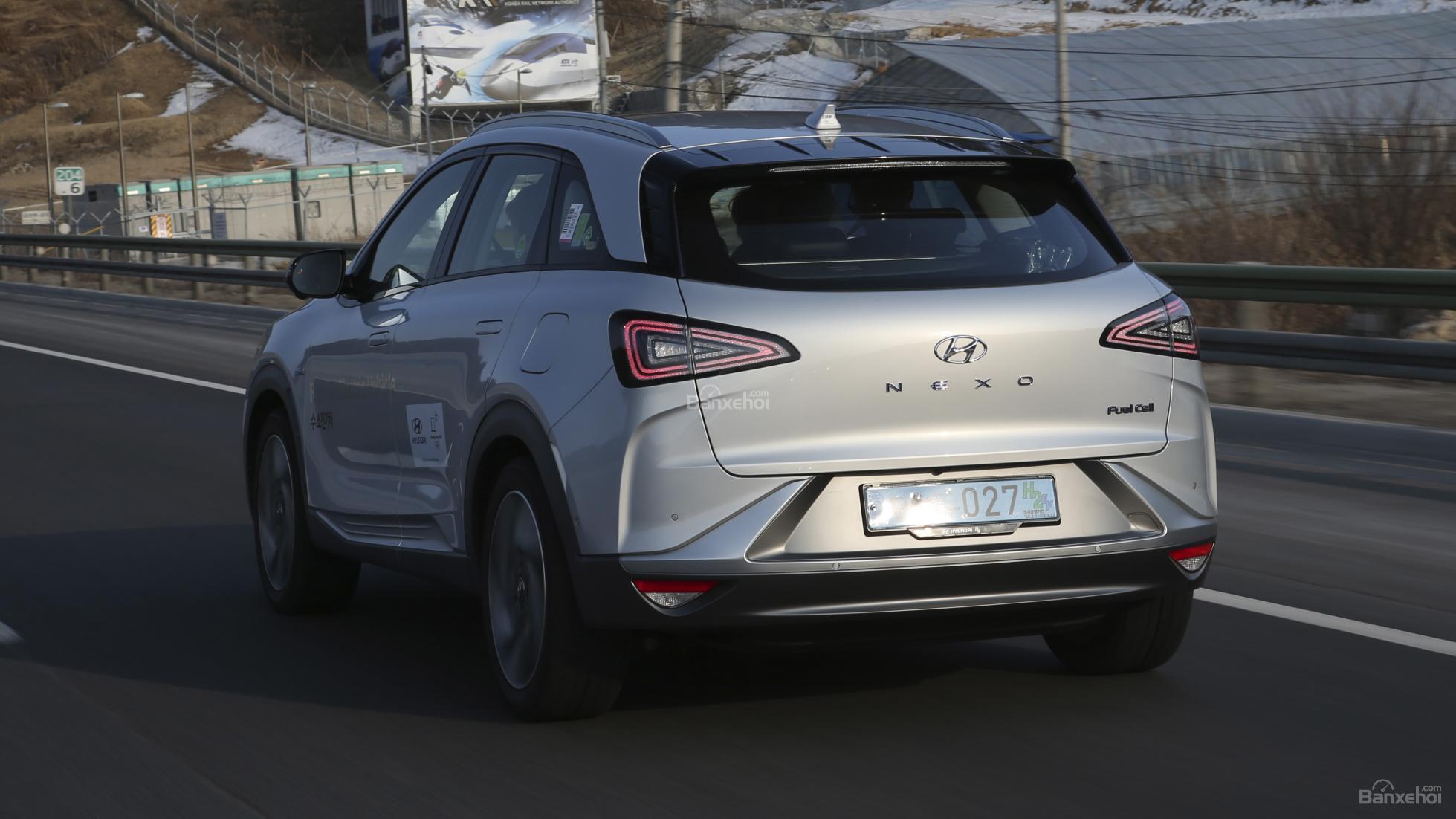 Đánh giá xe Hyundai Nexo 2019: Cửa sổ sau cung cấp tầm quan sát tốt z