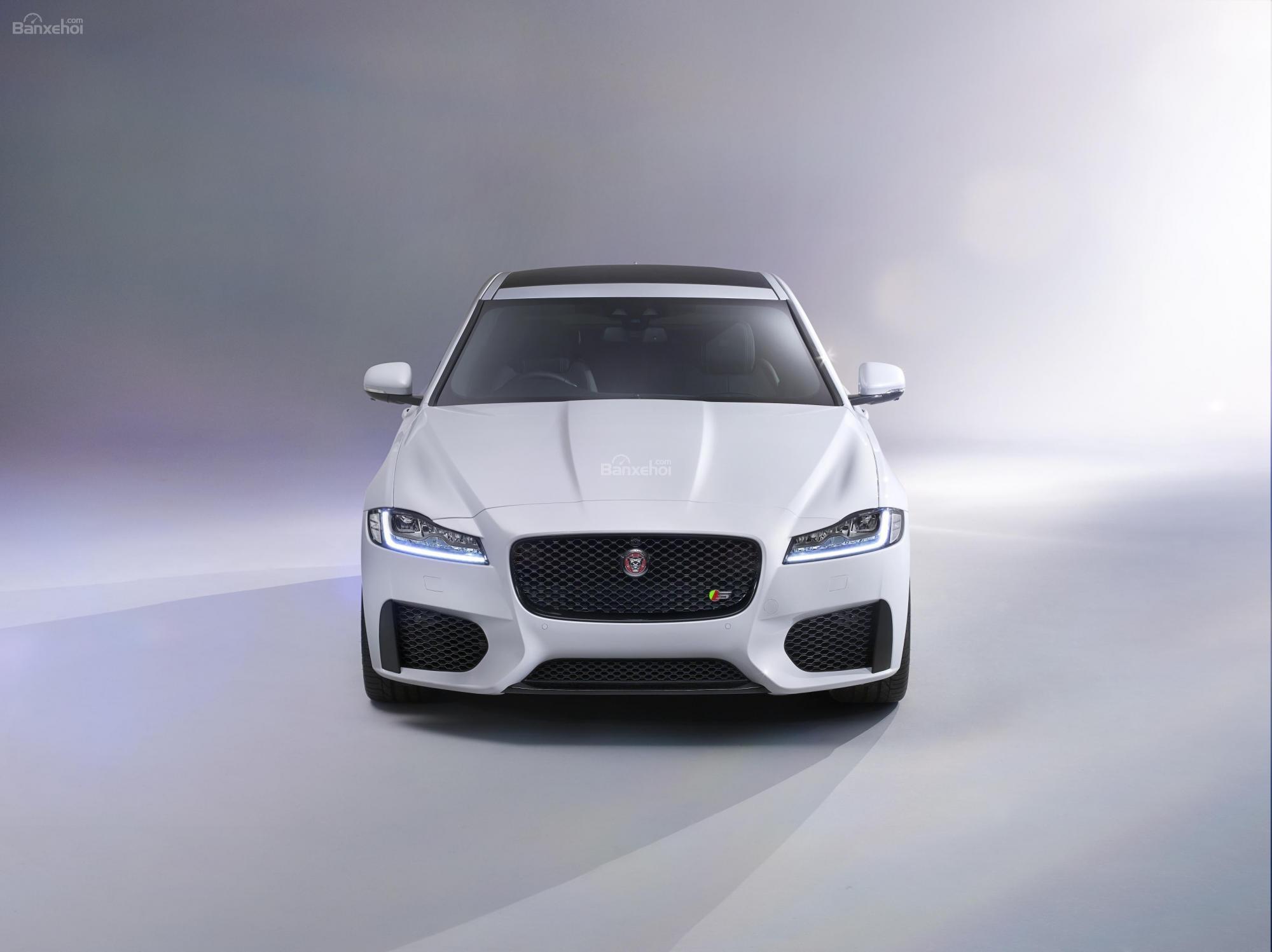 Jaguar XE S, XF S ngừng sản xuất tại Châu Âu do ảnh hưởng của quy định khí thải mới 1a